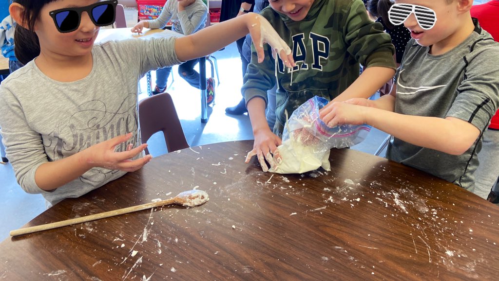 msBTang's tweet photo. Super loud and messy but look at those smiles! Making oobleck and discovering the properties of it. https://t.co/sRfL5awPBT
