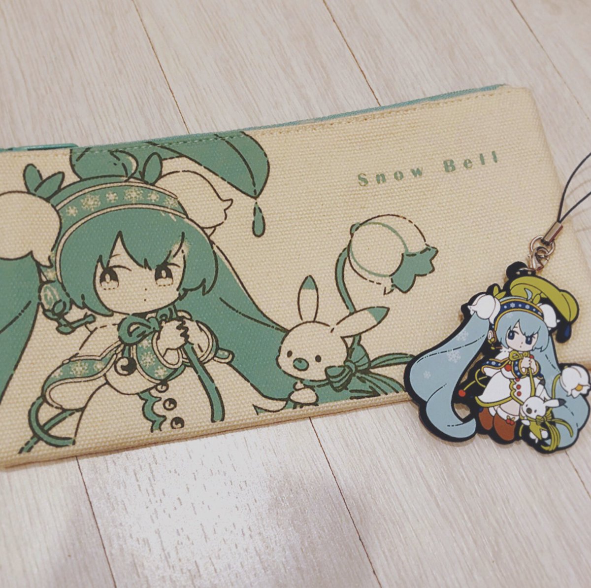 水谷恵 以前描かせていただいた 雪ミク スカイタウン5th Anniversaryグッズのサンプルをいただきました ラバーストラップもマステもイラスト再現度がすごい マシュマロにも雪ミクのイラストが ぜんぶとっても可愛いです 5周年おめでとうござい