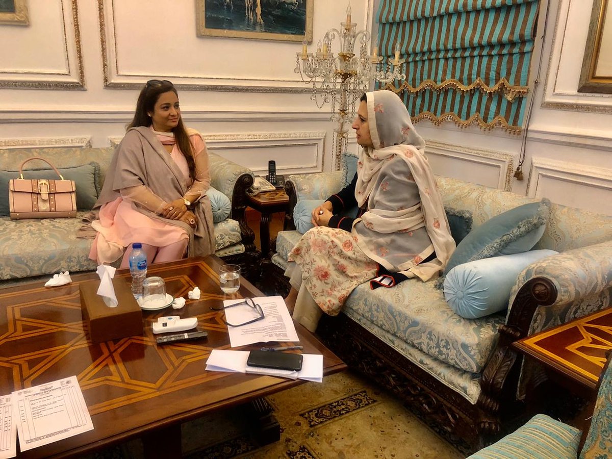 RoohiRizwanPK's tweet photo. Meeting of Roohi Rizwan with Begum governor, discussed issues of women entrepreneurs and matters of mutual interest.
#roohirizwan #roohirizwanpk #meeting #pakistan #begumgoverner #issuesofwomen #womenempowerment #girlpower #womenissues #successfulpeople #successfulpakistan https://t.co/oNTZN1MT8R