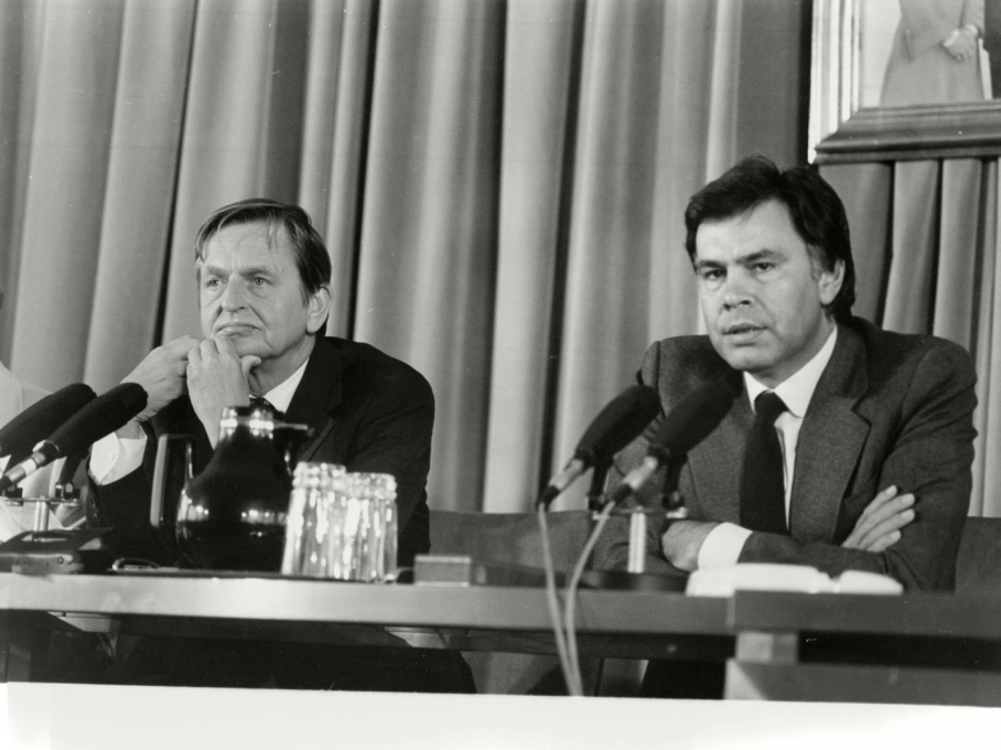 Newtral's tweet photo. 28 de febrero de 1986. Tal día como hoy hace 34 años era asesinado Olof Palme, el entonces primer ministro de Suecia. A día de hoy no se sabe quién fue ni por qué lo hizo.

#Hiloteca de Newtral

https://t.co/YQYY8M29xv https://t.co/3D2wii28ao