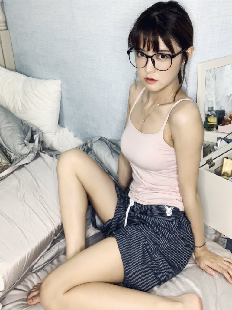 buliangV's tweet photo. 夏天来了 https://t.co/pzU6PnsrgQ