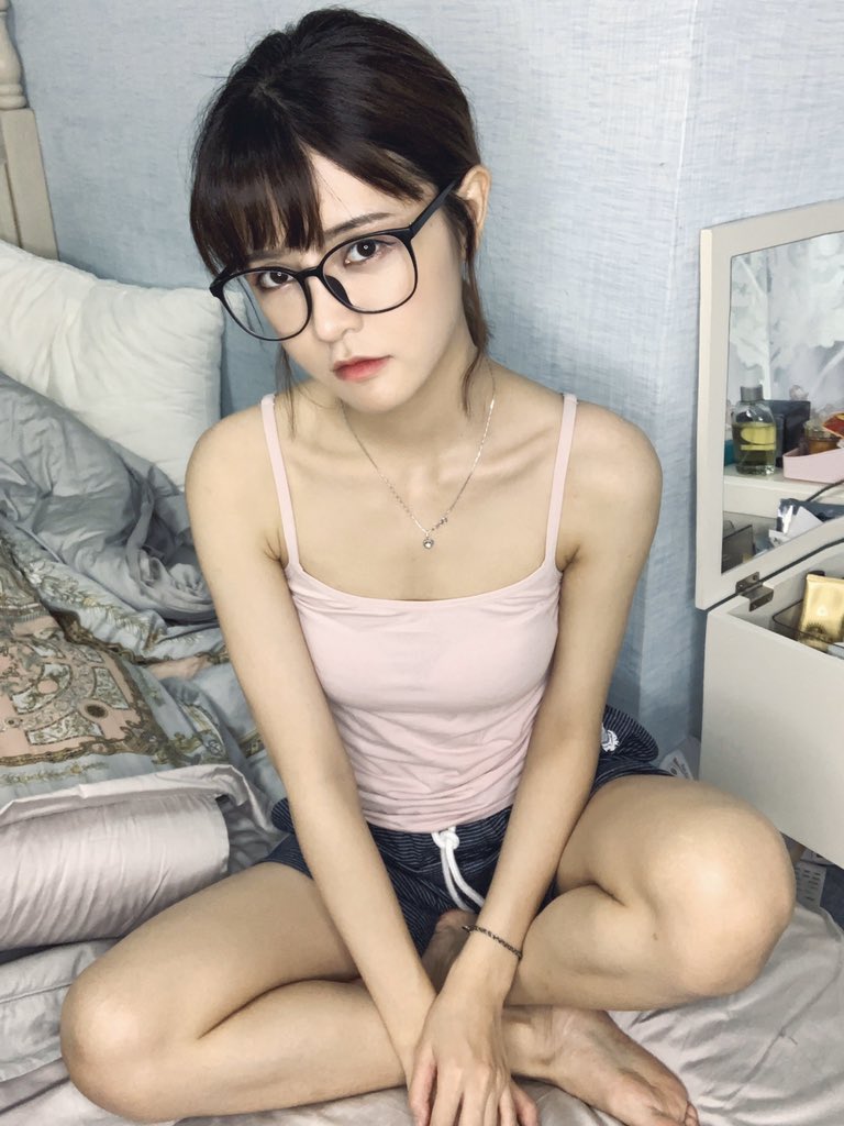 buliangV's tweet photo. 夏天来了 https://t.co/pzU6PnsrgQ
