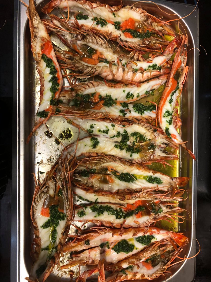 WEEKEND SPECIALS - LANGOSTINOS AL HORNO 🦐

Oven cooked King Prawns are with garlic, parsley and olive oil 😍

We are putting them back on the menu this weekend as they were so popular last time - Be quick though, they flew in 30 minutes! 

Book now ➡️ buff.ly/2NVL3Po