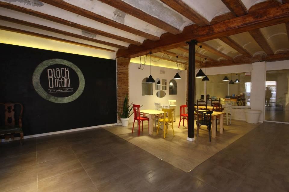 kuarere_'s tweet photo. En Valencia un estudio de danza y yoga. Un espacio con 560m2, adaptable a todo tipo de eventos. Tiene un hall de 120m2 y cuatro salas con 400m2.
Espacio con cafetería. Equipo de sonido (micros, altavoces...) y luces. Aire acondicionado y calefacción.
https://t.co/YB9ZgJLSnS https://t.co/2EWCo4U1OV