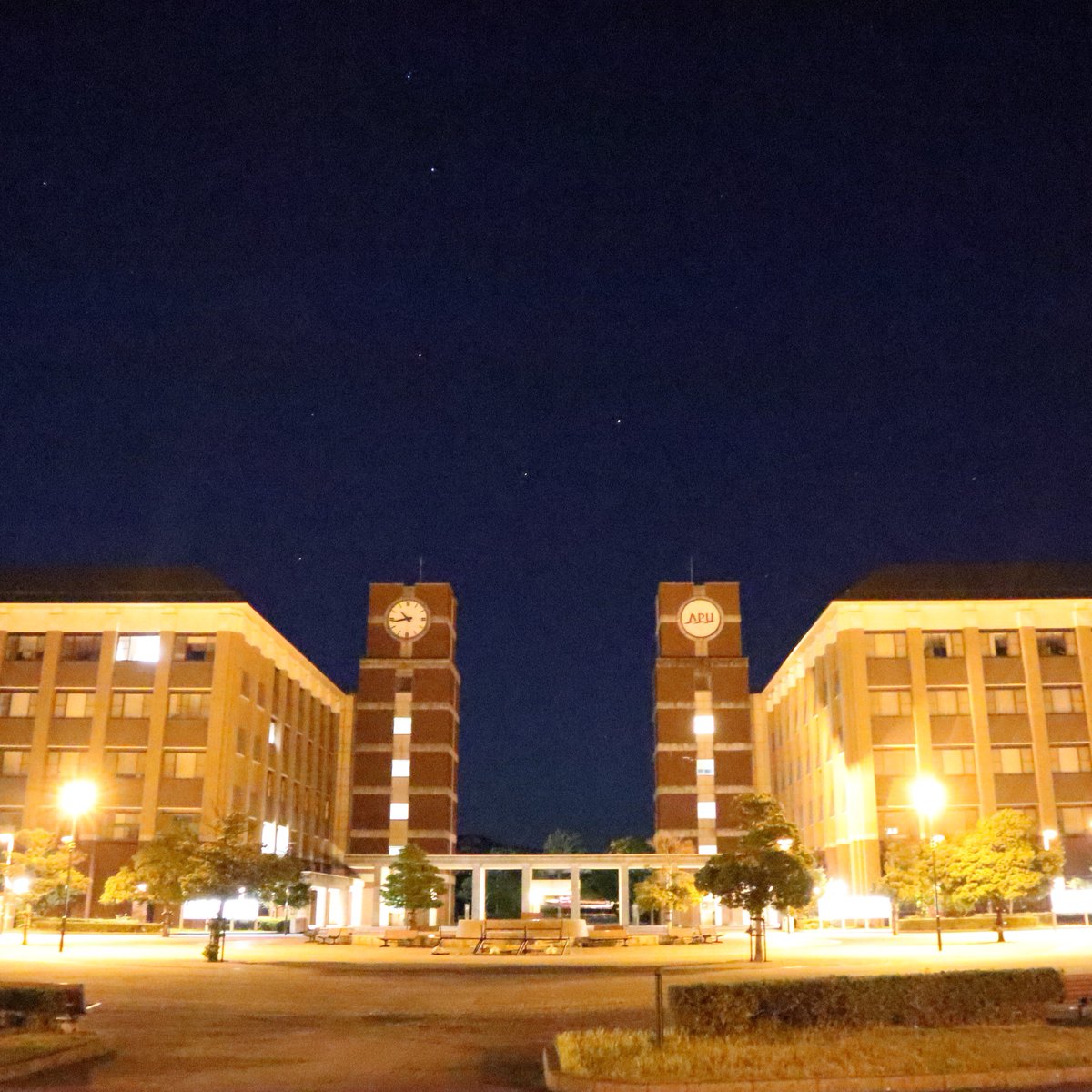 Apu 立命館アジア太平洋大学 あるapu生の1日 夜 Aps1回生女子 学生団体のミーティング後 ライブラリを出るとキャンパスはすっかり夜 ウェーブからは別府の夜景が綺麗に見える 今日はレポートもミーティングも終え 友達と美味しいカレーも食べられて Apu 立命館アジア太平洋大学 あるapu生の1日 夜 Aps1回生女子 学生団体のミーティング後 ライブラリを出るとキャンパスはすっかり夜 ウェーブからは別府の夜景が綺麗に見える 今日はレポートもミーティングも終え 友達と美味しいカレーも食べられて