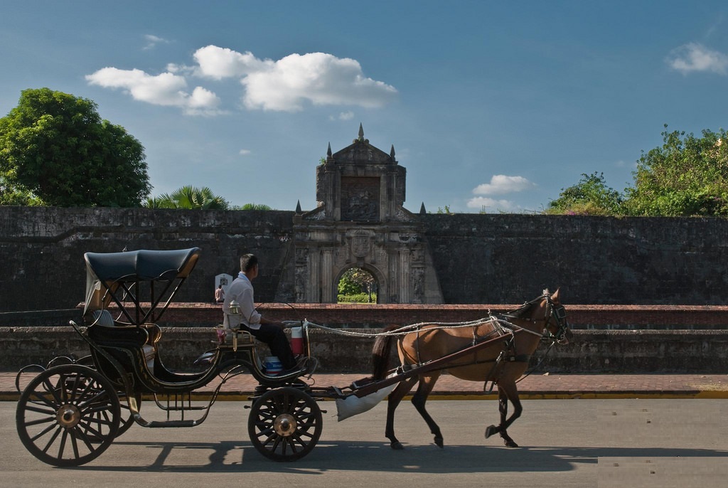 castillantour's tweet photo. Colonial Spanish walled in area of @Intramuros is an interesting place to stroll around and explore. Appreciate by riding a @castillantour.

 Like and Share us on https://t.co/DZVqPk1Wzc

#intramuroshorsedrawncarriagetour https://t.co/ERydJvZDEQ