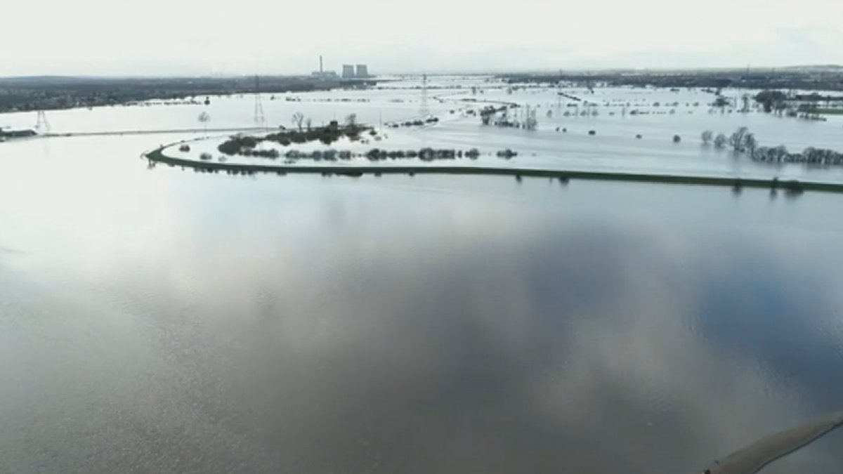 bedform's tweet photo. Extensive and ongoing #flooding on the lower #River #Aire. Spoke to @BBCNews on the causes, how dredging would not have helped much at all, the impact of #ClimateChange on wet days already and how flood risk is set to double globally by 2050. https://t.co/ZS3hzmko2j