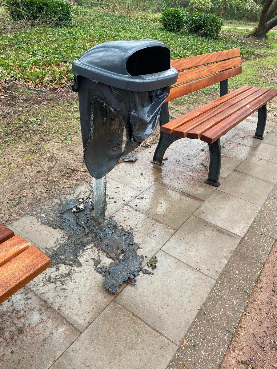 PresseMG's tweet photo. #Vandalismus #Schmölderpark #Mönchengladbach https://t.co/Tw358DXNQ3
