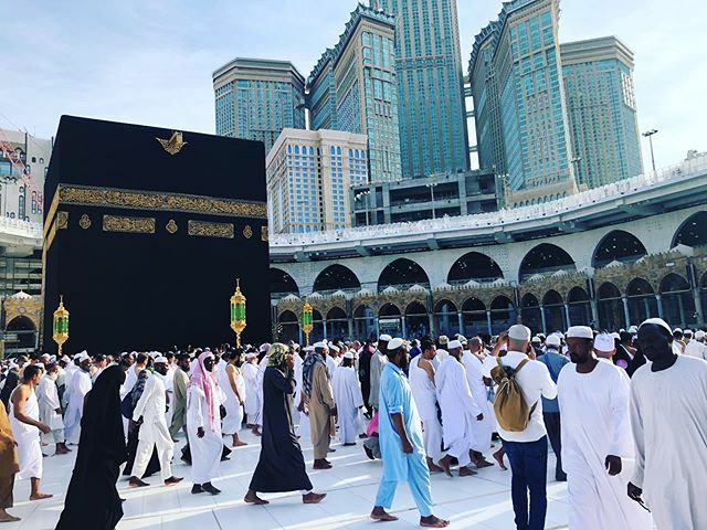 halaaLifeCT's tweet photo. I’m concerned on this matter that taken the world into a halt.
I am sad that umrah and Madinah trips for mutamireens are suspended until indefinite time. 
I hope that it won’t be extended until hajj session.
I’m grateful Alhamdulilah that my family and I… https://t.co/LtAnmeiuh0 https://t.co/yYJkXp1bAq