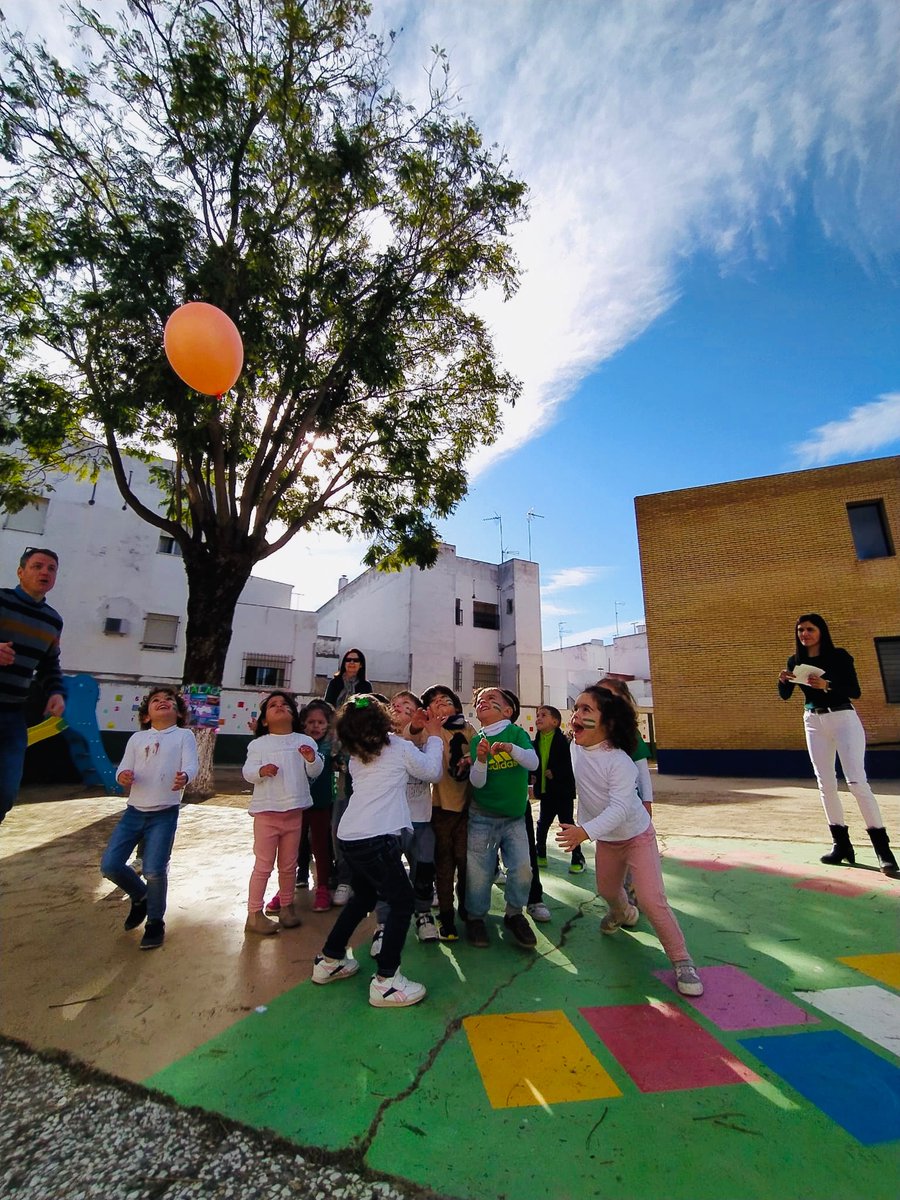 ceiplaesperanza's tweet image. Hemos celebrado el #DíadeAndalucía con juegos, deportes, música y poesía. Nos encanta nuestra tierra. Nos encanta Andalucía. ¡Feliz día a todos! #28F @EducaAnd