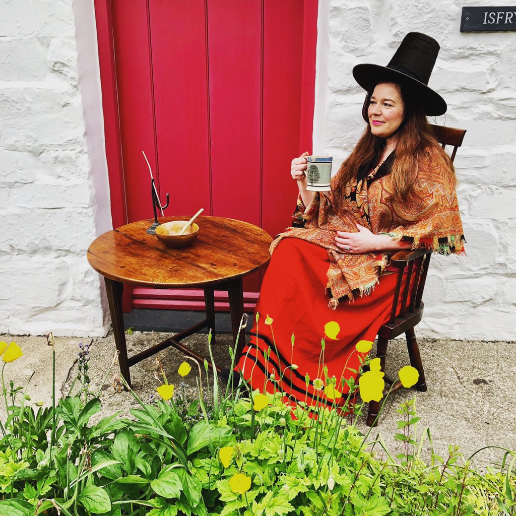WelshVernacular's tweet photo. Dyma fi yn gwisg traddodiadol Cymreig.
Here I am wearing antique Original Welsh traditional dress....
#welshvernacularantiques
#welshvernacular #welshantiques #welshantiquedealer #welshlady #welshcottage #welshhat #welshladyoutfit #welshladycostume #cymraes #yvonneholder https://t.co/hHMKczzV7W