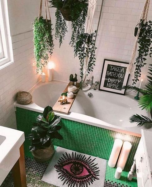 Green bathrooms. i love these. especially the one on the left. 

#GreenBathroom #Interiors #Design #Nature