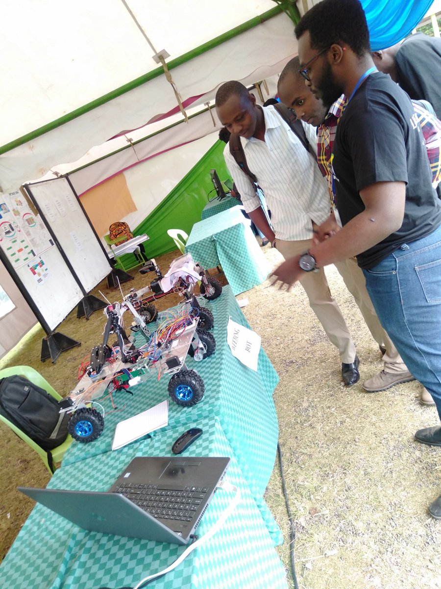 abigaeldiana's tweet photo. 4. Hapa #TechExpo10 we have the weeding bot. A robot!
So the #weedbot is an alternative to herbicides and manual uprooting of weeds which is hectic for large scale farmers. AI is trained and used to differentiate the crops from the weeds. Bot has cameras for identification. Heh! https://t.co/1qtmKHd0j6