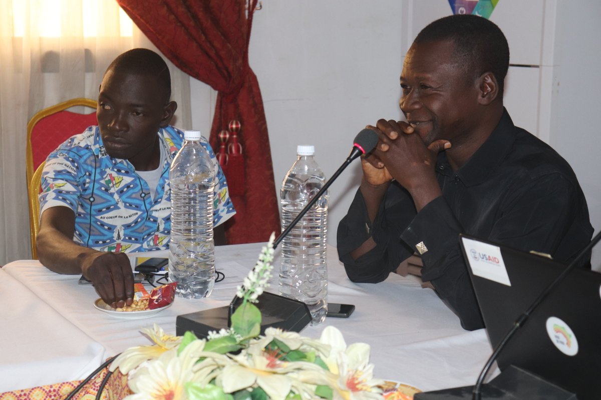 EqualAccessCmr's tweet photo. #VoixDePaix engage les radios communautaires du Nord et de l’Extrême-Nord dans la lutte contre l’Extrémisme Violent, et, la réduction de la Stigmatisation de certains groupes ethniques assimilés à Boko Haram comme les Kanuri.

#ExtremismeViolent
#Stigmatisation
#JeMengage https://t.co/r8GzeTTN9p