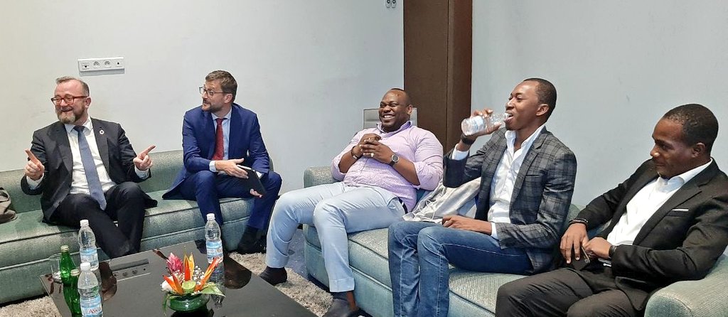 ItierCh's tweet photo. 🇨🇮 Quel plaisir de retrouver les Alumnis du Social Inclusive Business Camp de l’@AFD_France @RiouxRemy ! Des projets concrets pour répondre aux défis sociaux et environnementaux à travers des outils digitaux : @ColibaCiv @etudesk @GrainothequeCiv et @LifiLed RDV au @2020Sommet ! https://t.co/nXdJjCQz2c