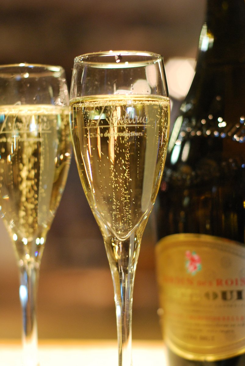 [#oenologie] Quoi de neuf pour l'#oenotourisme en 
#Touraine ?🧐 Mousseux sec à base de chenin, l'"Originel" est la nouvelle marque des <a href="/CaveMontlouis/">CAVE DES PRODUCTEURS DE MONTLOUIS</a>🍷Un #vin à la méthode unique produit sur 6 domaines🍃
Plus d'infos ici ➡️bit.ly/396QOlX
#Icivivreestunart #GoutdeFrance