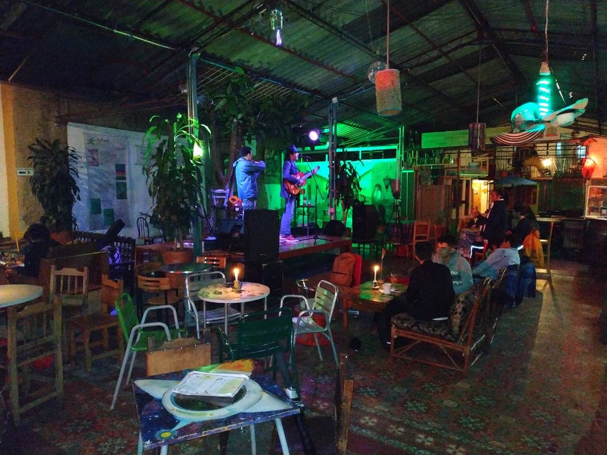 LaAldeaBogota's tweet photo. En una noche de Rock y Rumbas Flamencas con Lucho Guarnizo desde la #aldeainternacional #gobogota https://t.co/H2MJB6mZMo