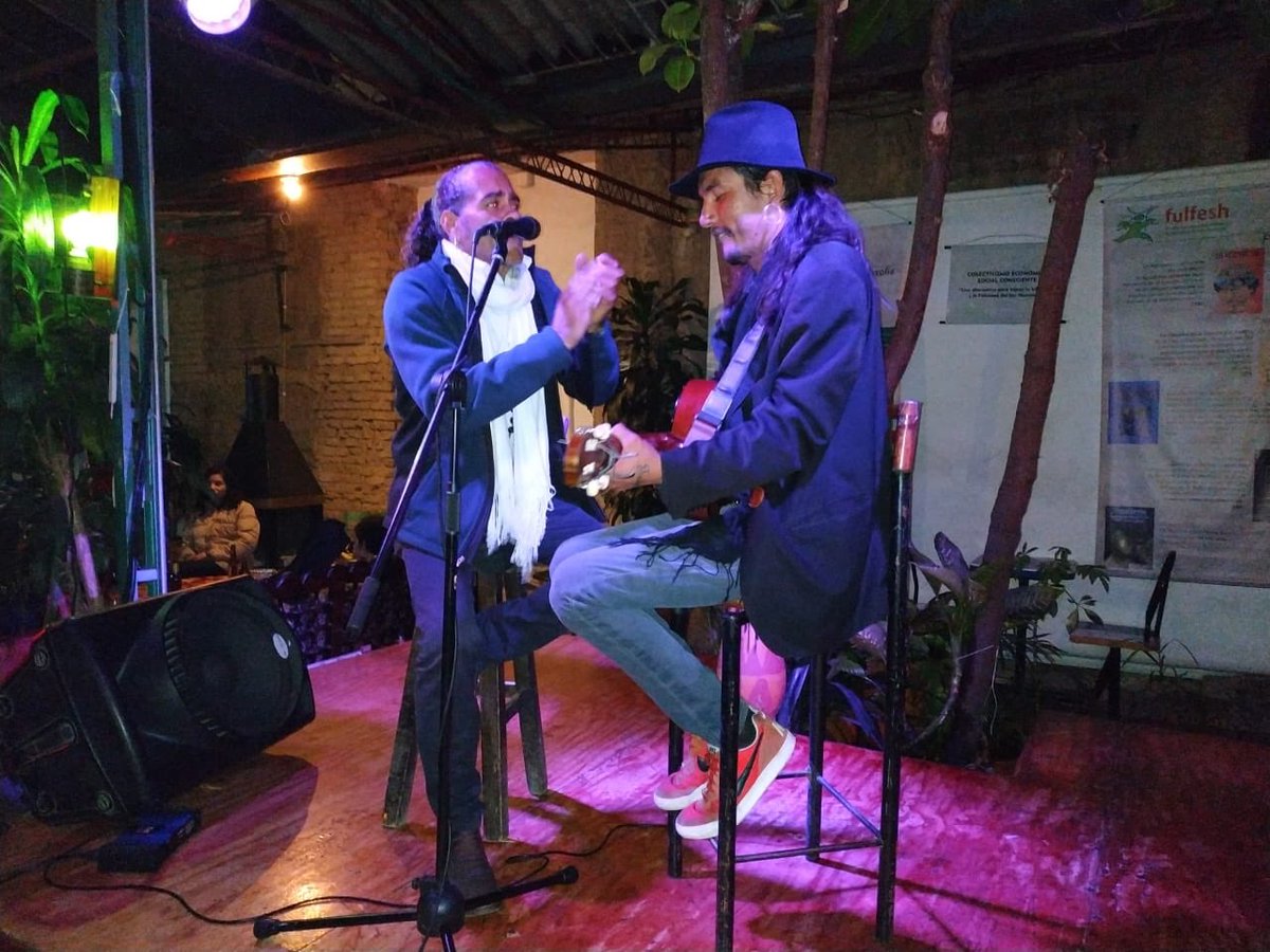 LaAldeaBogota's tweet photo. En una noche de Rock y Rumbas Flamencas con Lucho Guarnizo desde la #aldeainternacional #gobogota https://t.co/H2MJB6mZMo