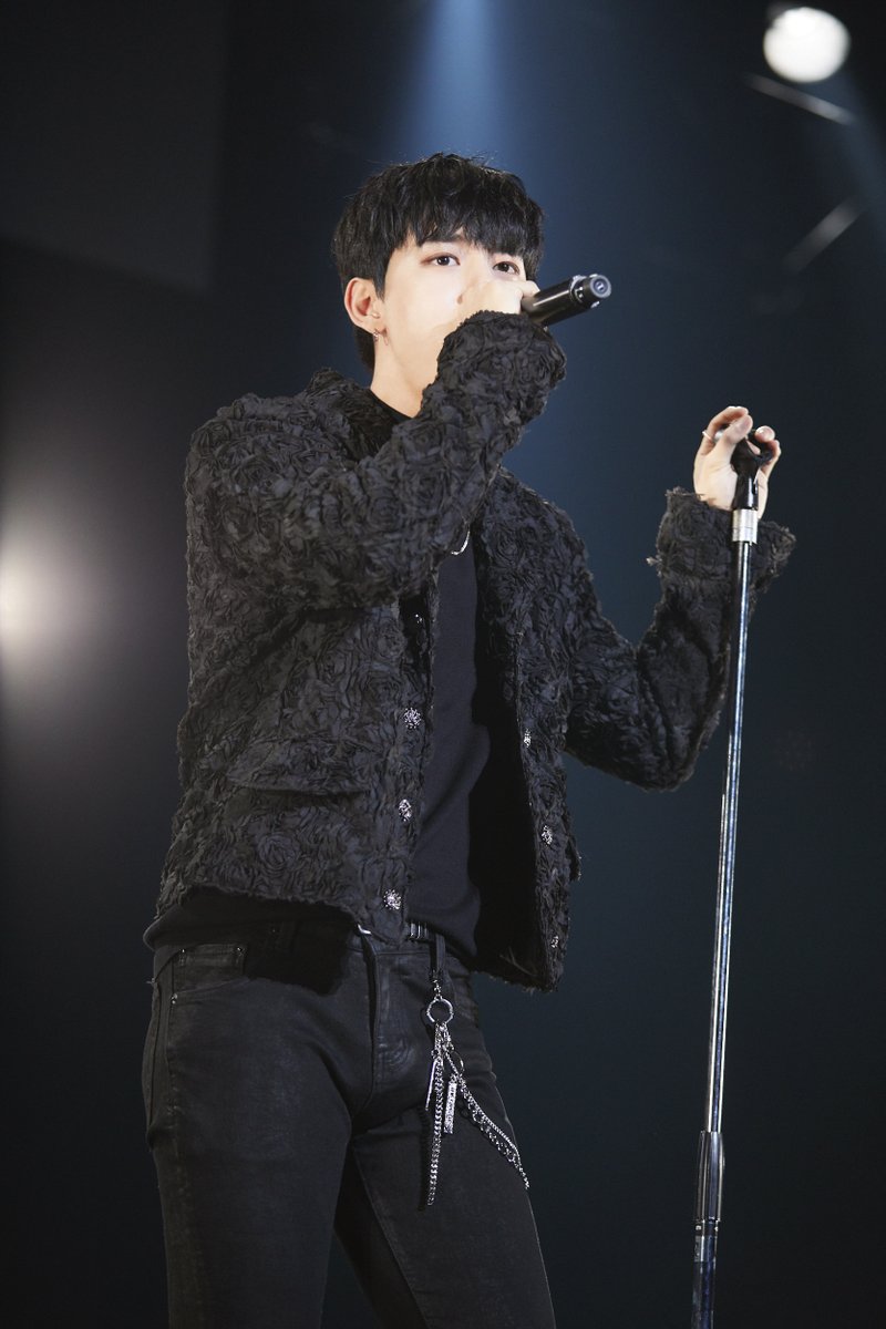 Kkorepo's tweet photo. デヒョンさんのソロライブのオフィシャルレポが到着！「イベントレポ」ソロアーティスト、ミュージカル俳優としても活躍中の　＃デヒョン（＃BAP） 『＃JUNGDAEHYUNSOLOLIVESHOW 2020～START LINE～��� で日本のファンと10か月ぶりに再会https://t.co/XRlY2nHk8I https://t.co/tdrNjuKLGh