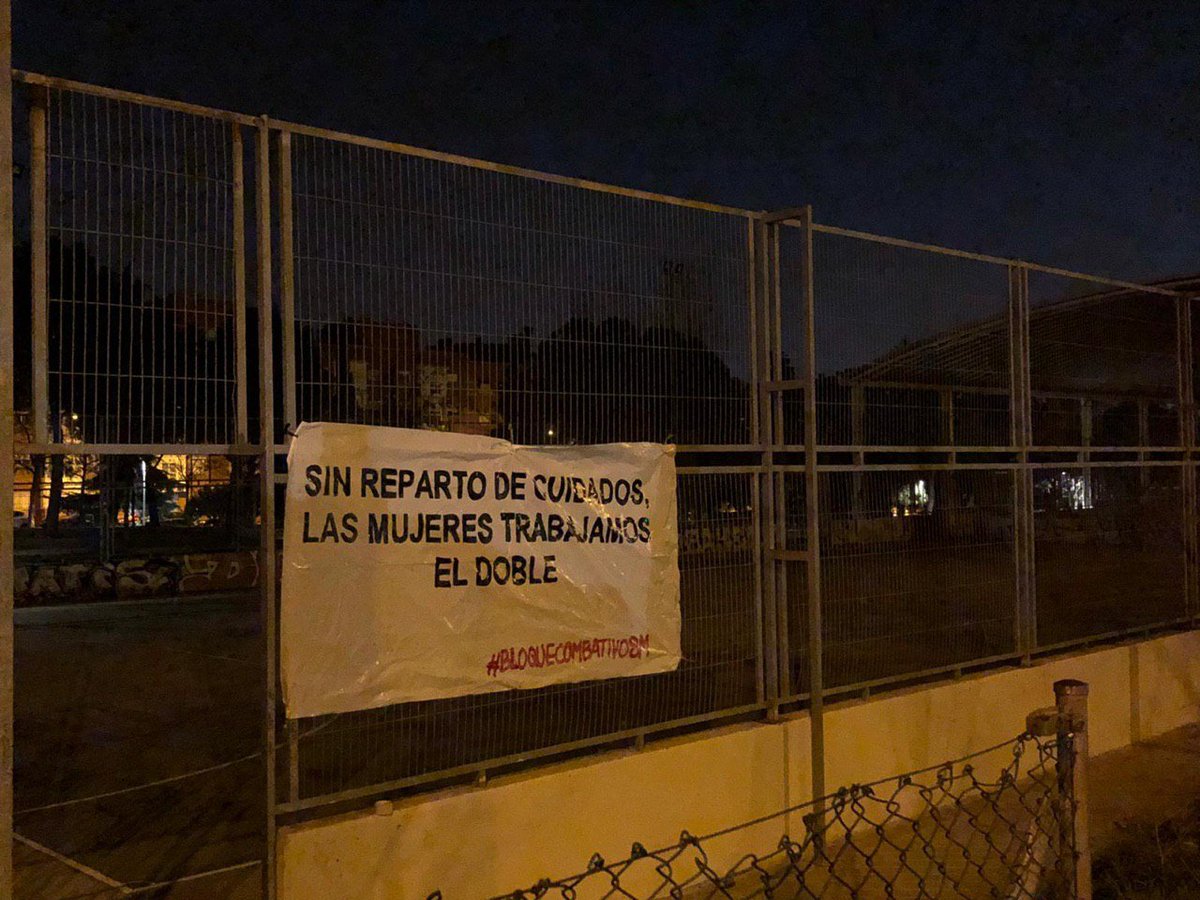 JAHortaleza's tweet photo. Hortaleza se prepara para el #BloqueCombativo8M , en este caso reivindicando el reconocimiento de los trabajos de cuidados que las mujeres realizamos día tras día. https://t.co/SjtIYcBVgf