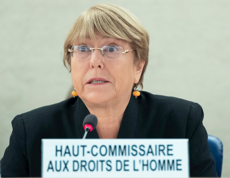 UNGeneva's tweet photo. "In Jammu & #Kashmir as many as 800 people reportedly remain in detention. Schools, businesses & livelihoods have been disrupted by the heavy military presence; no steps have been taken to address allegations of excessive use of force by security forces," - @mbachelet #HRC43 https://t.co/qGsCJlST3l