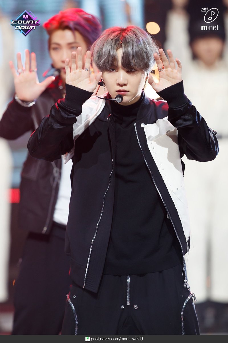 tinyoongyu's tweet photo. im sorry but i should https://t.co/jGqyFfWq0j