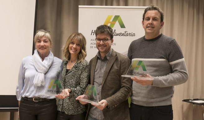 aragonalimentos's tweet photo. Huesca Alimentaria ha entregado sus premios 2020:

🏅Mejor Producto - Horno De Leña Julia
🏅Mejor Productor - Mas del Tano 
🏅Contribución personal - @Temperotv de @aragontv 

¡Enhorabuena! 
👉https://t.co/qAIrVLO83N

@GobAragon #ComparteElSecreto
📷 @heraldoes https://t.co/HfsapOFRs7