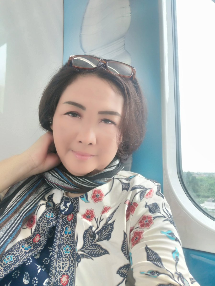 Asiikk naik MRT, pulang kantor adeemm, dr Bunderan HI-Lbk Bulus cuma 18 menit 😁😂👍
Trimksh pak <a href="/aniesbaswedan/">Anies Rasyid Baswedan</a>  (jngn ada yg ngamuk ya 🤭)