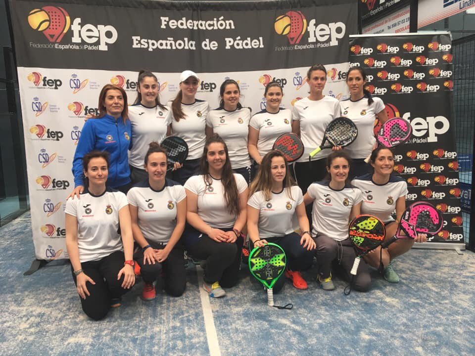 Con el objetivo de conseguir permanecer entre los 8 mejores equipos de España, este fin de semana nuestro equipo femenino disputa el Cto. de España de Pádel de 1 categoría en Bilbao. Ánimo chicas !!!!!
Agradecimiento a Caja Rural de Zamora. #CEE1aFEP