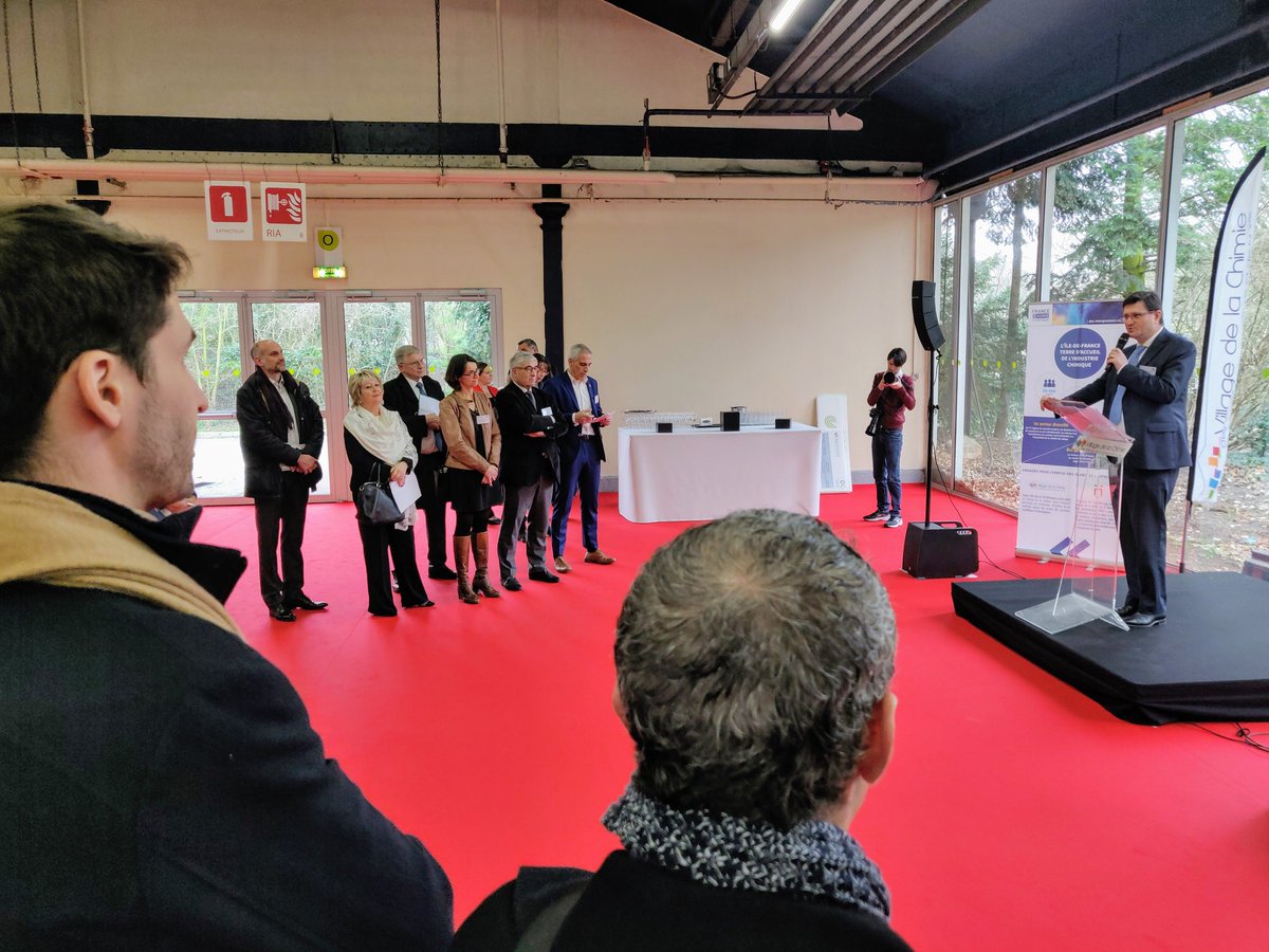 FranceChimie's tweet photo. Luc Benoit-Cattin, président de France Chimie, à l'inauguration du @VillageChimie en IDF : "L'alternance est un des meilleurs moyens de répondre au défi du renouvellement des compétences. Nous voulons mobiliser les entreprises pour qu'elles utilisent davantage ce levier" https://t.co/ByKBXnoi7W