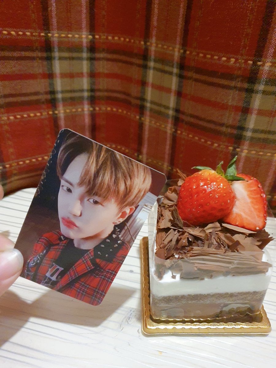 choitella_'s tweet photo. 아프지말고 
행복한 하루 보내요

#HAPPY_DONGHUN_DAY 
#온_세상이_동훈이라는_햇살로 
#ACE #에이스_동훈 #이동훈_탄생일 #DONGHUN #에이스 https://t.co/agn2BsKEUo