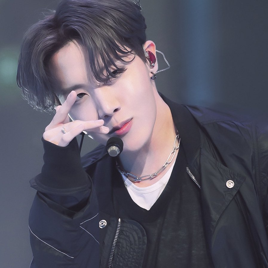 CHENGLIXIANYA's tweet photo. 🤤🤒🤧🥵

#JHOPE #제이홉 #HOBI #HOSEOK https://t.co/ulHIMPNgg9