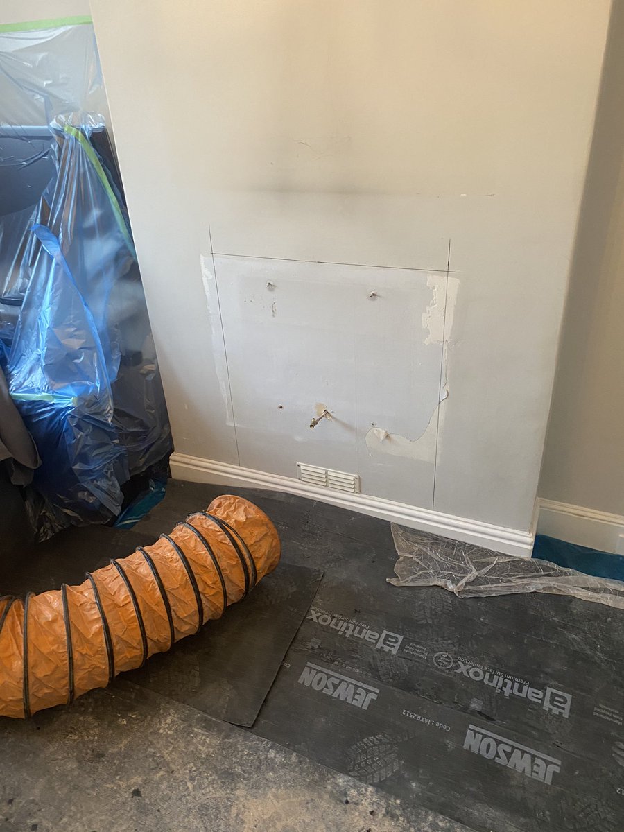 ben_exestoves's tweet image. Mi Fires Skiddaw 4.9 KW stove completed with Slate Hearth, Flue System and Chamber by Comfort Heating &amp;amp; Stoves @MIFlues_Jason