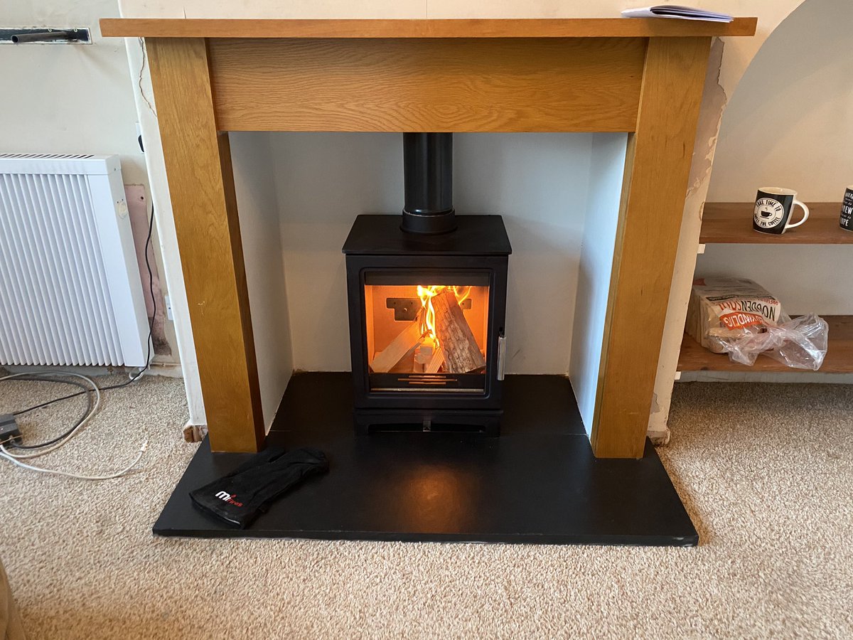 ben_exestoves's tweet image. Mi Fires Skiddaw Completed with enlarged opening Slate Hearth &amp;amp; Pine mantle by Comfort Heating &amp;amp; Stoves @MIFlues_Jason
