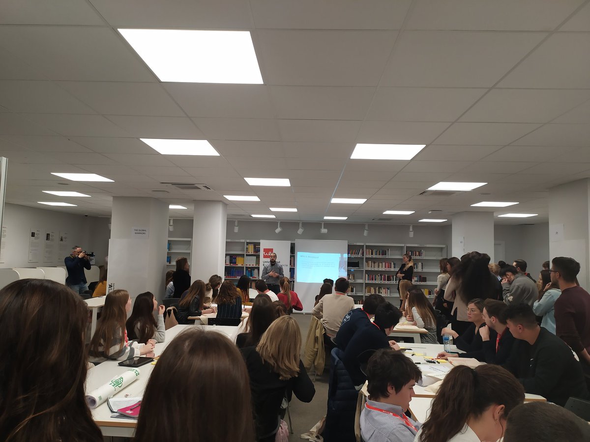 UEValencia's tweet photo. ¡Todo listo para comenzar una nueva edición de #HackathonUEV!
Una interesante jornada de emprendimiento social que reúne a 80 j��venes y un reto propuesto por @greenpeace_esp.
Un evento de co-creación que dará como resultado grandes proyectos y un equipo ganador. ¿Preparados/as? https://t.co/6vw1K0wL4I