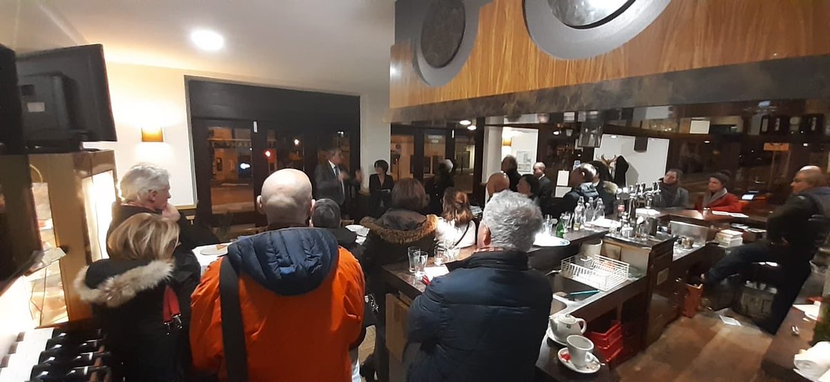 vivreissy's tweet photo. Une soirée riche en échange, en partage, en découverte de la réalité et du #systemesantini.
Merci d’être venus si nombreux dans notre quartier des hauts d’Issy !
Vous savez maintenant pour qui il faut voter 😃 pour les #Municipales2020 à #issy https://t.co/4Z5WSvOQB1