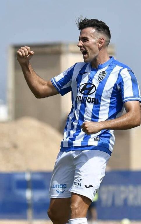 lazonadiez's tweet photo. 👟⚽️ Tienes que elegir a uno de los dos para la delantera de tu equipo, ¿con quién te quedas?

🔁 RT - Ángel Rodado
❤️ MG - Tony Gabarre https://t.co/I1wFl45cv6