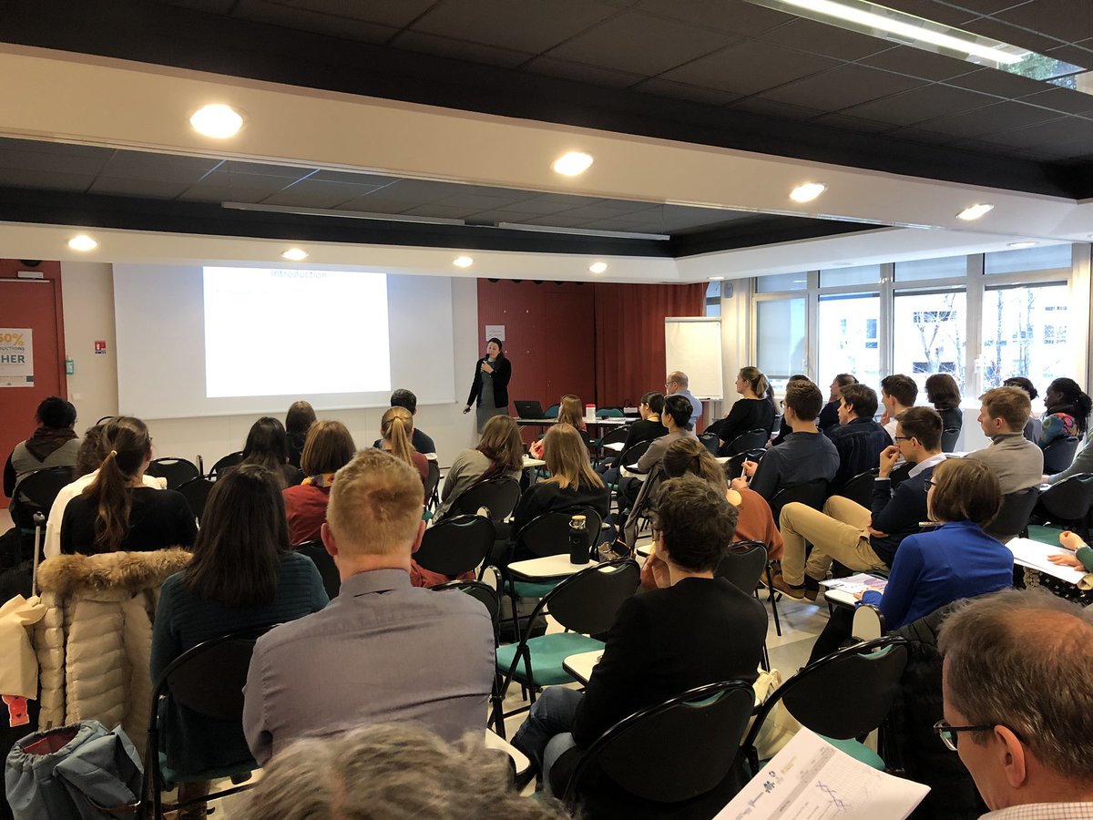 vaincrelamuco's tweet photo. [#MUCORecherche] #EYIM2020
Les risques de #dépression et d’#anxiété sont plus élevés chez les #patients et leurs #proches. Cansu Yilmaz Yegit évalue ces risques et détermine les facteurs de risque qui y sont liés. @paodecarli https://t.co/xJi9TrNL52