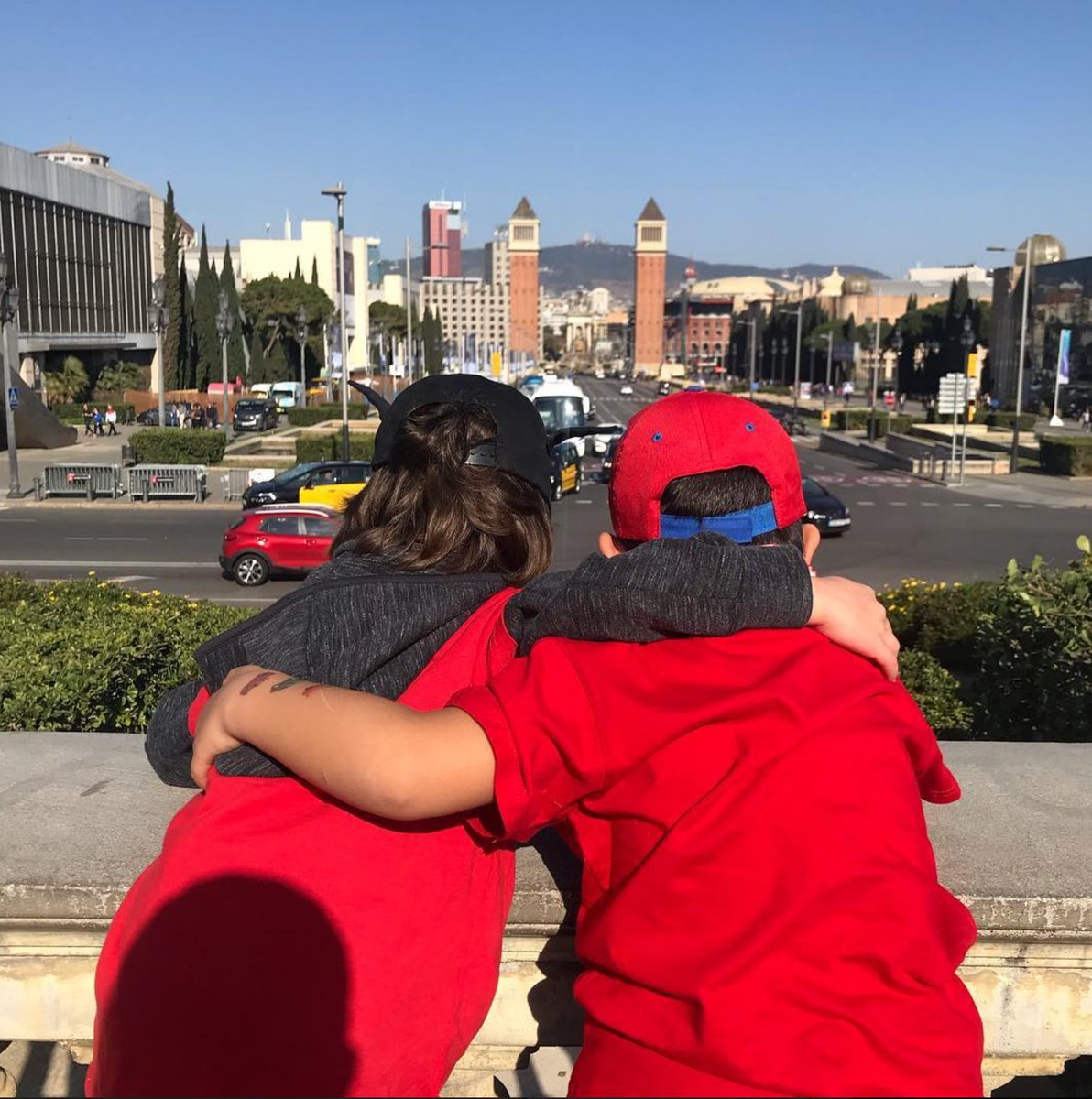 EducaSJD_ca's tweet photo. Gairebé 300 alumnes fent voluntariat, més de 130 equips d'escoles i instituts i una exposició creada entre alumnes i persones usuàries per la festa de la Catedral #ApS. Gràcies per fer de la #MagicLine2020 la @magiclineSJD de les escoles! Fins diumenge! https://t.co/60FiIW5ndA https://t.co/OIU7YI0Nkv