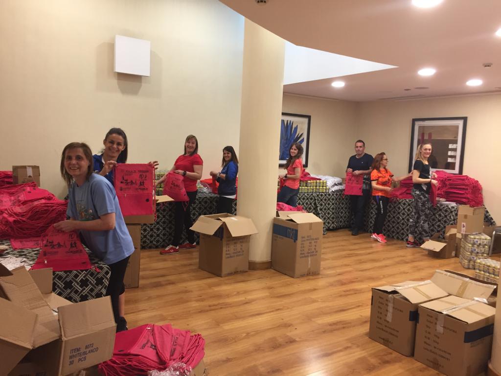 Esto ya está en marcha!!! 1600 bolsas preparadas!! Gracias a nuestr@s voluntari@s!!!! #IIIVILLADETORREJON