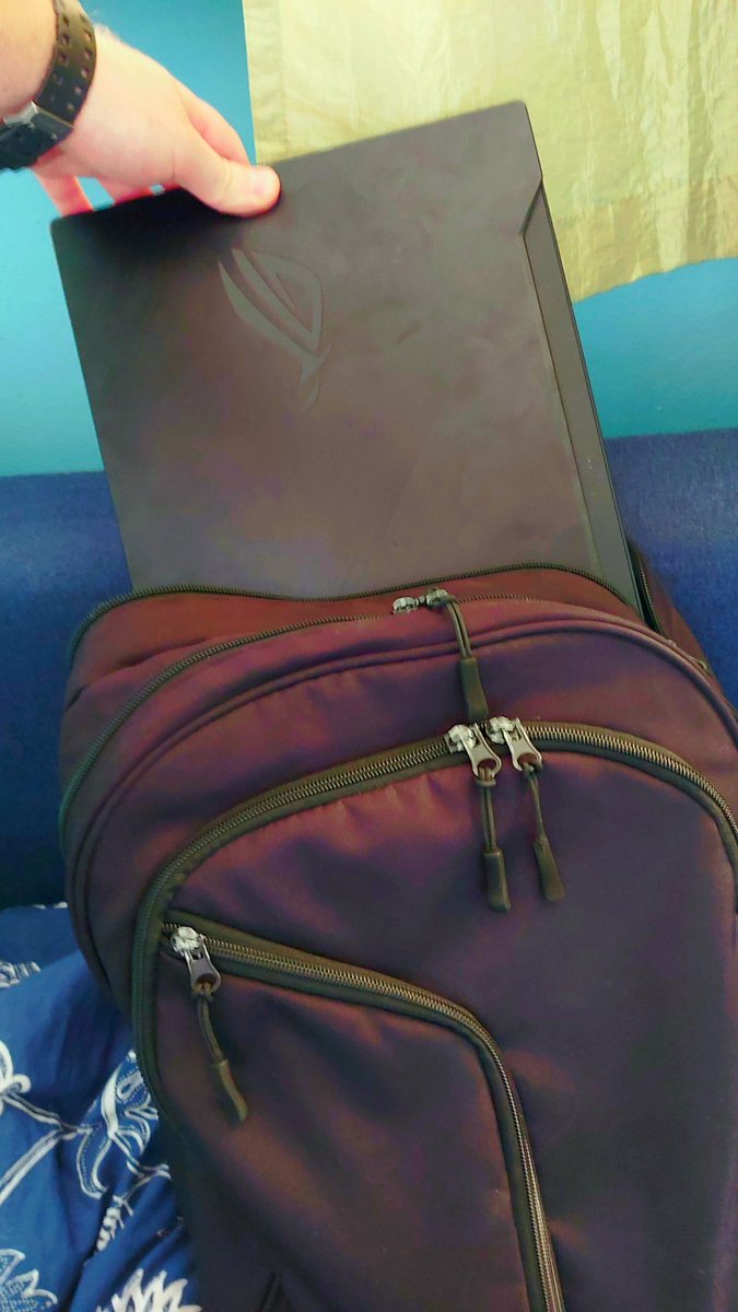 BKlepaczewski's tweet photo. Przed wyruszeniem w droge czasem robie foty czy spakowalem najwazniejsze rzeczy. Laptop jest, GoPro mam takze lece na spotkanie z @Veggie_LoL i jedziemy do Katowic #ROG #ZephyrusS #GX502 https://t.co/prv47Y45Oc