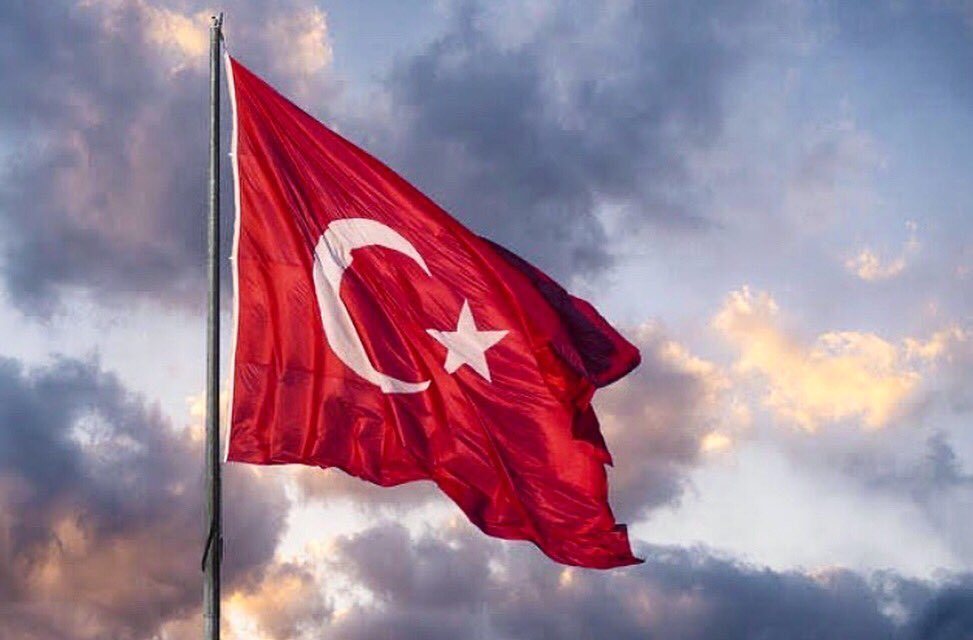 Suriye’nin İdlib bölgesinde askeri güçlerimize düzenlenen hava saldırısı sonucu şehit olan askerlerimize Allah’tan rahmet, ailelerine sabır, yaralı askerlerimize acil şifalar diliyoruz.🇹🇷 #sehitlerimizvar