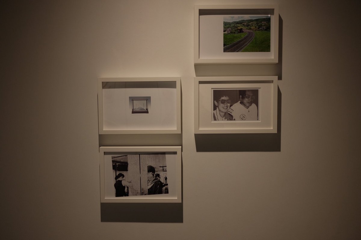 obakomateko's tweet photo. 平本成海展「narconearco」に行きました。
悲しいくらいに、この不穏な時期とマッチする展示でした(とても良い意味で)
新聞は目に入る記事を不意に読む癖がつく媒体。新聞を組み合わせた作品が、事実も虚構に転化するかもしれないと教えてくれたような気がした。
#1wall #ガーディアンガーデン https://t.co/z8n03IOFHM