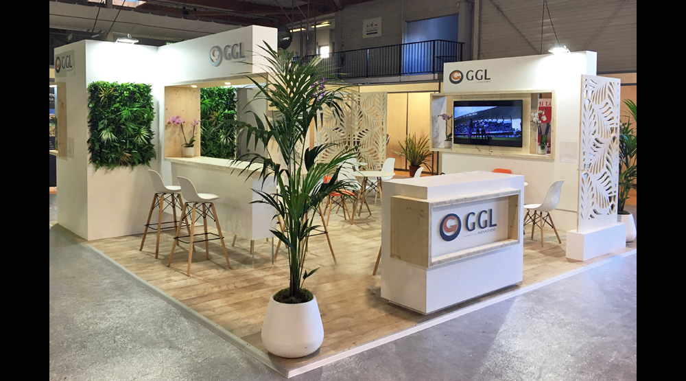 SolutionExpo's tweet photo. Nos équipes ont pris bcp de plaisir à travailler sur la conception, la fabrication et le montage du #stand #traditionnel de notre client #GGL aménagement pour le #Salon de l'immobilier de #Béziers. Les panneaux bois découpés et la décoration florale viennent sublimer l'ensemble ! https://t.co/MJj41V92wt
