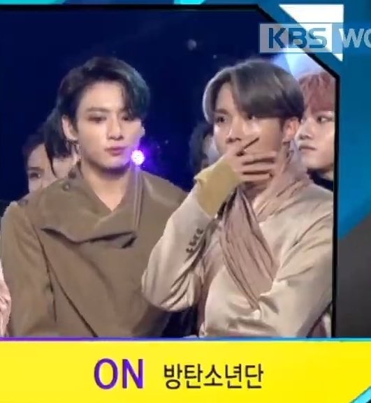 jeoniies's tweet photo. WHY IS HE LIKE THIS HAHASJSJSKSJK #ON1stWin https://t.co/tExSitzrHq