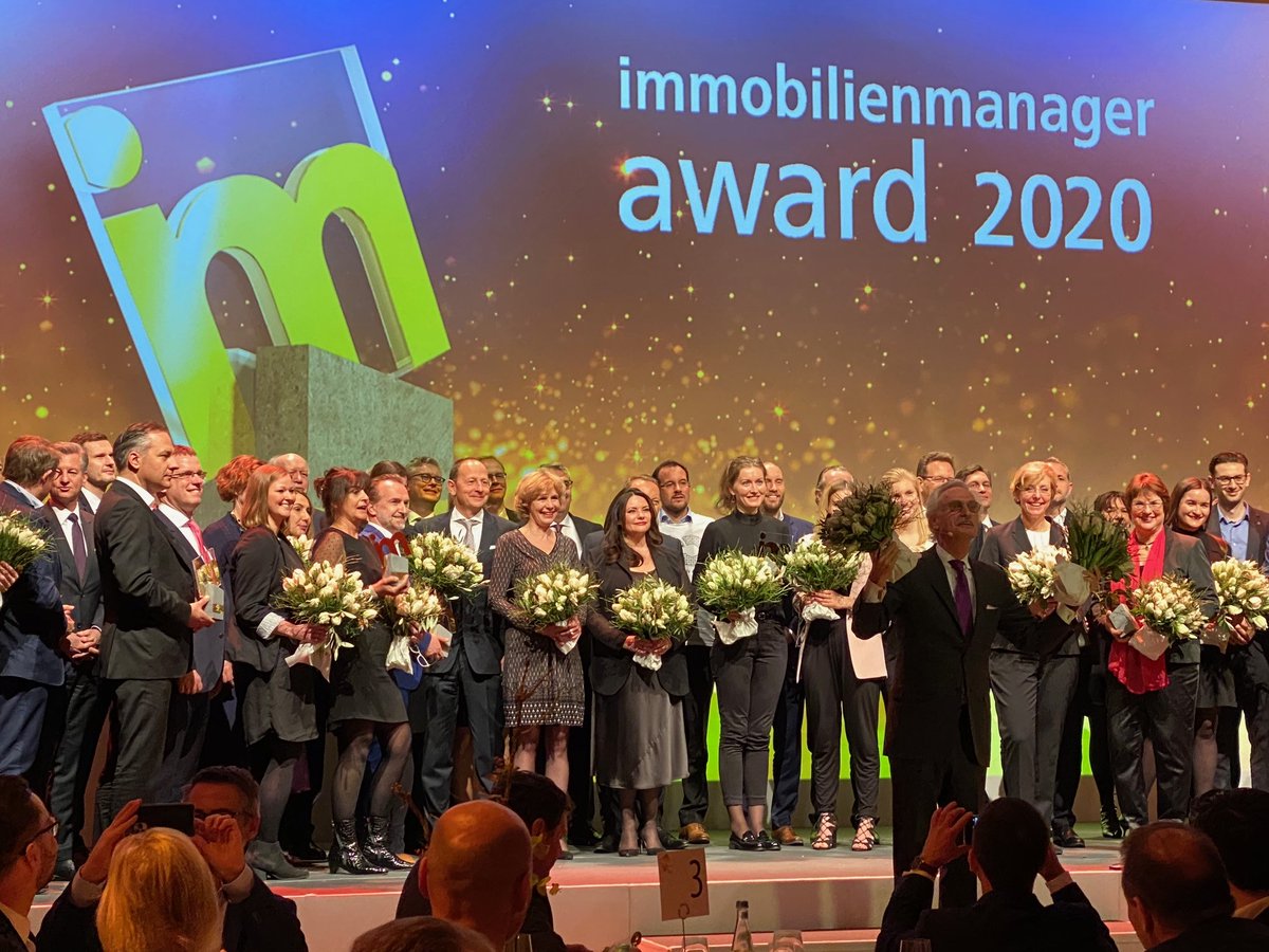DeutscheHypo's tweet photo. Auch in diesem Jahr war der immobilienmanager-Award wieder eine gelungene Veranstaltung. Wir gratulieren allen Preisträgern und freuen uns schon auf das nächste Jahr! #imaward https://t.co/LePoemcuLi