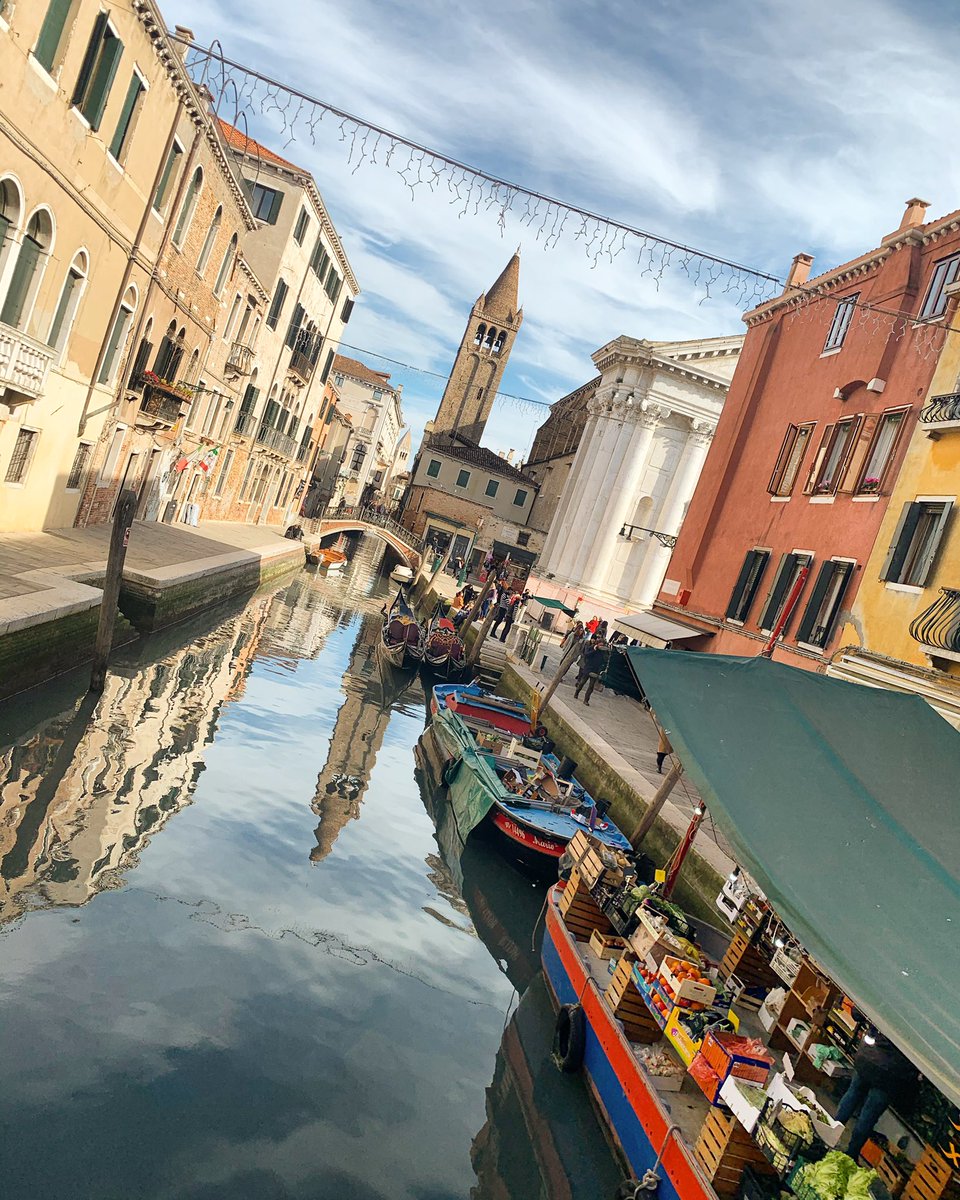 UAVenice's tweet photo. Normal life in #Venice - Sunny winter days! Shops open! Don’t get carry away by the panic! ❤️ https://t.co/i8arPCFwiq