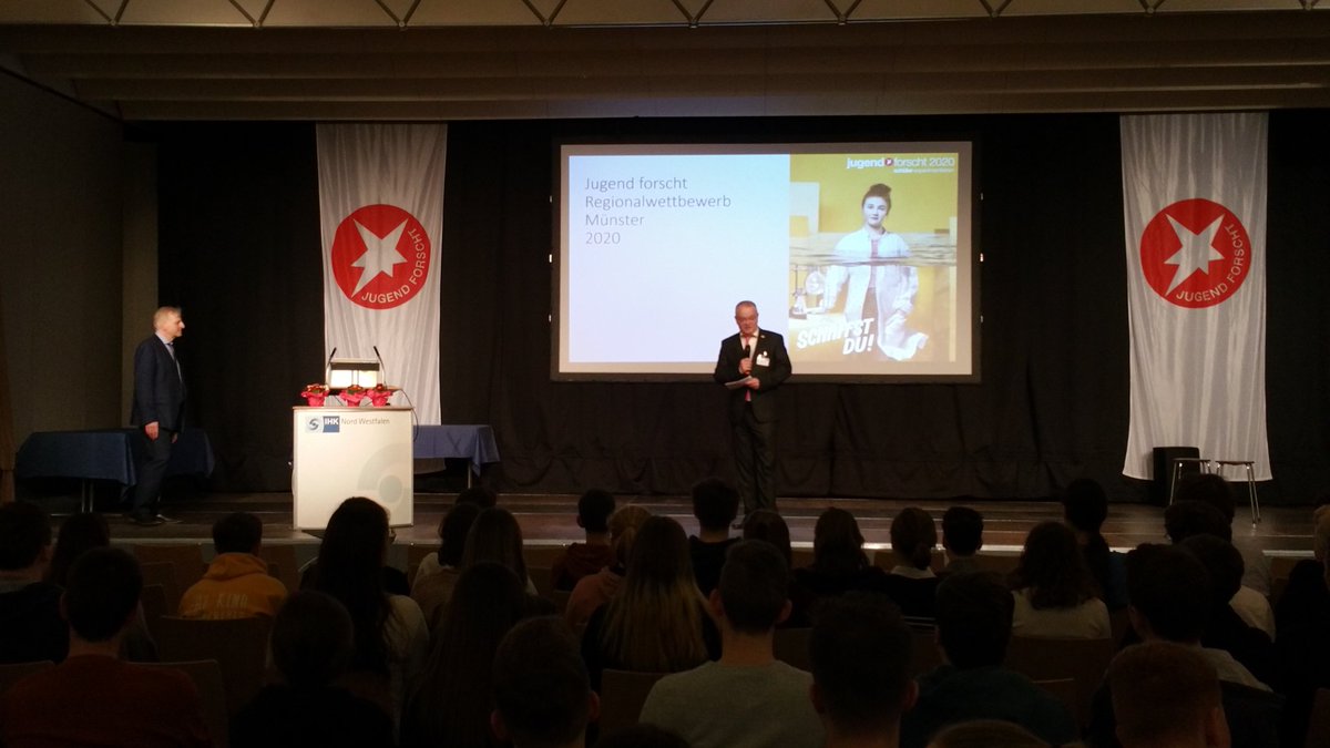 bueddingh's tweet image. Jufo Münster Hiltrup läuft. Spannung steigt. Präsentationen vor der Jury laufen. #jugendforscht @jugend_forscht @IHK_NW @IHK_NRW @BASF_DE #parknet @BezRegMuenster @muenster
