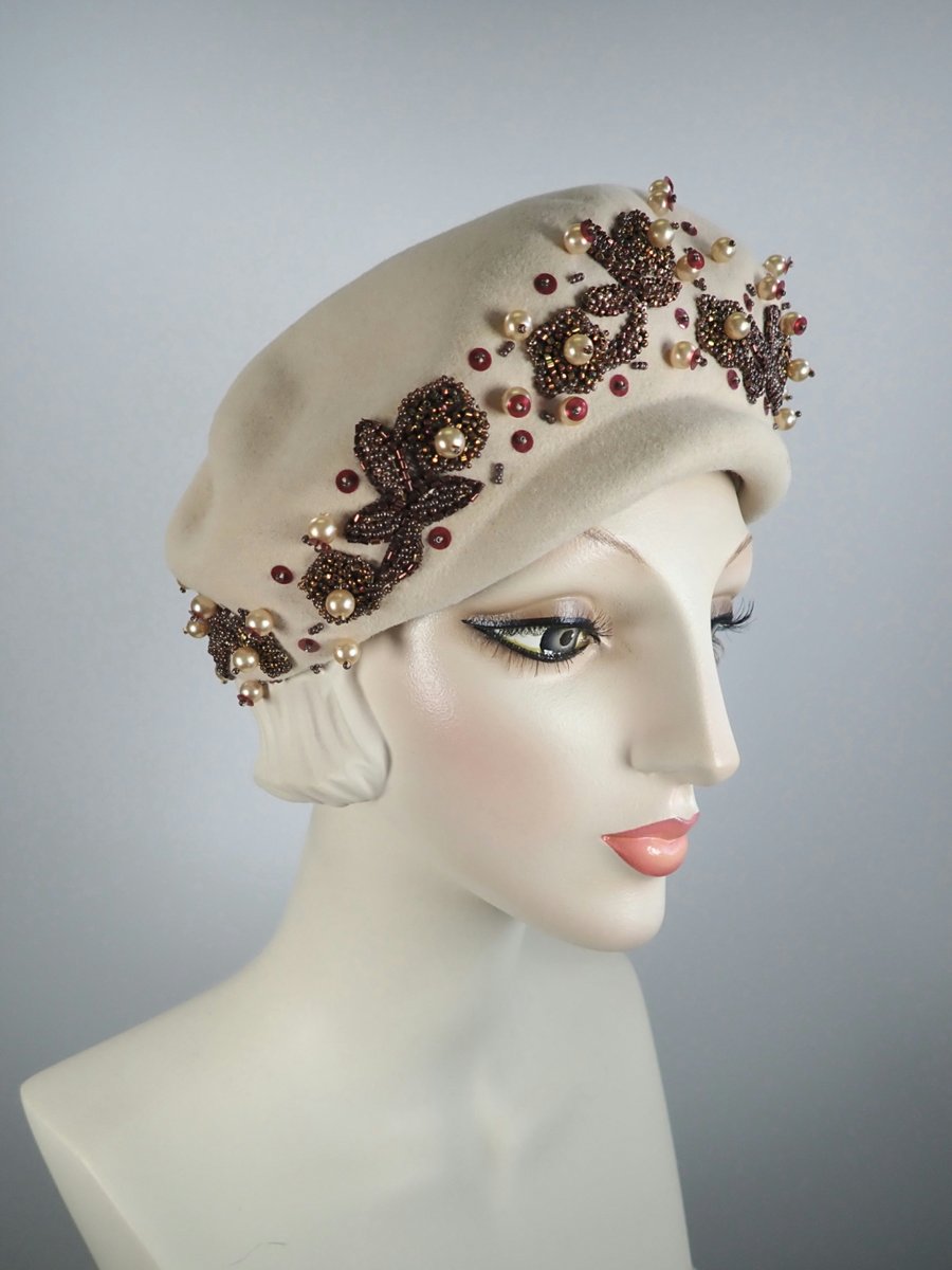 SingletonPaula's tweet photo. Vintage Hat Friday https://t.co/eOojSPUFOq https://t.co/SS9aKBHUIv