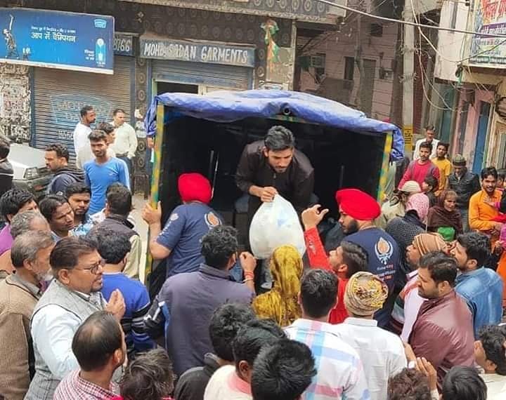 Meer__Javaid's tweet photo. Once again, Khalsa Aid stands shoulder to shoulder with the Muslims. https://t.co/xWN9UL0Bg1